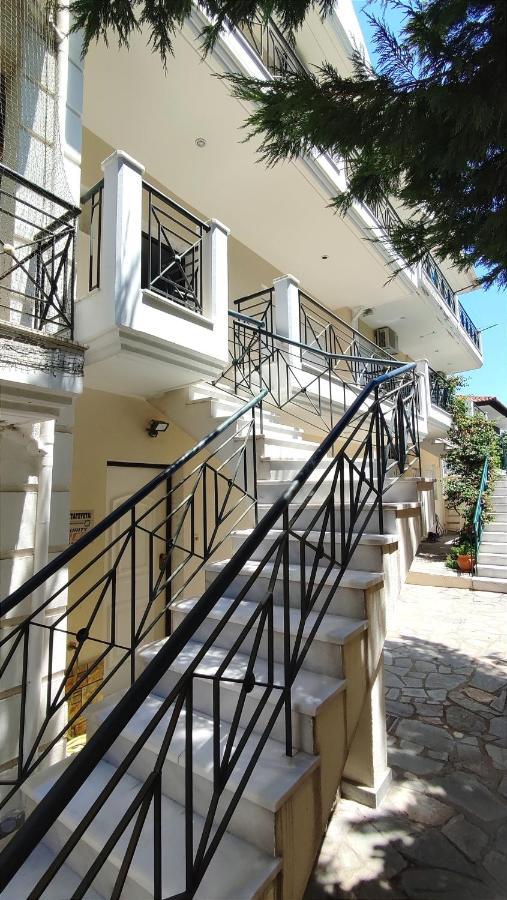 Peraía The Golden Guest House מראה חיצוני תמונה